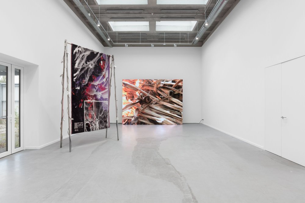 Very Contemporary, Home