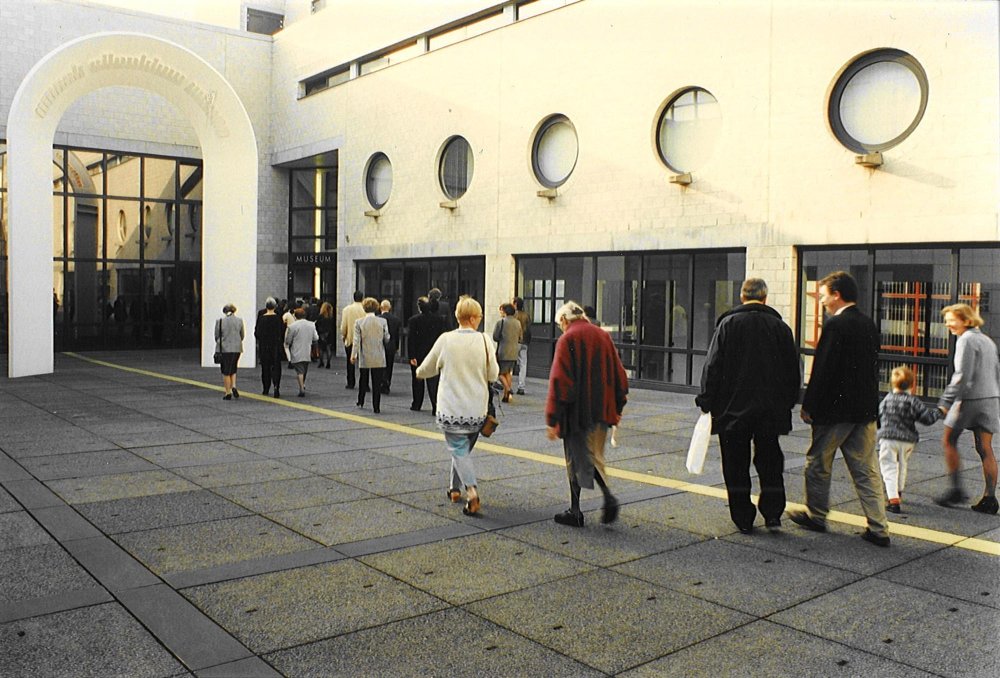 Very Contemporary, Home