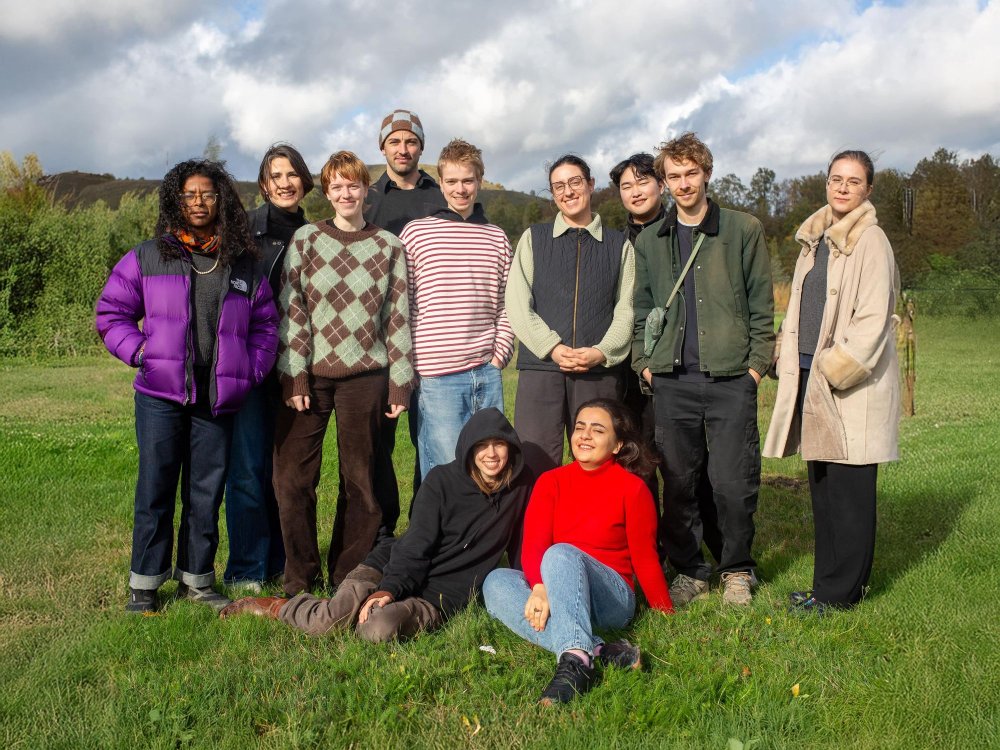 Very Contemporary, Home