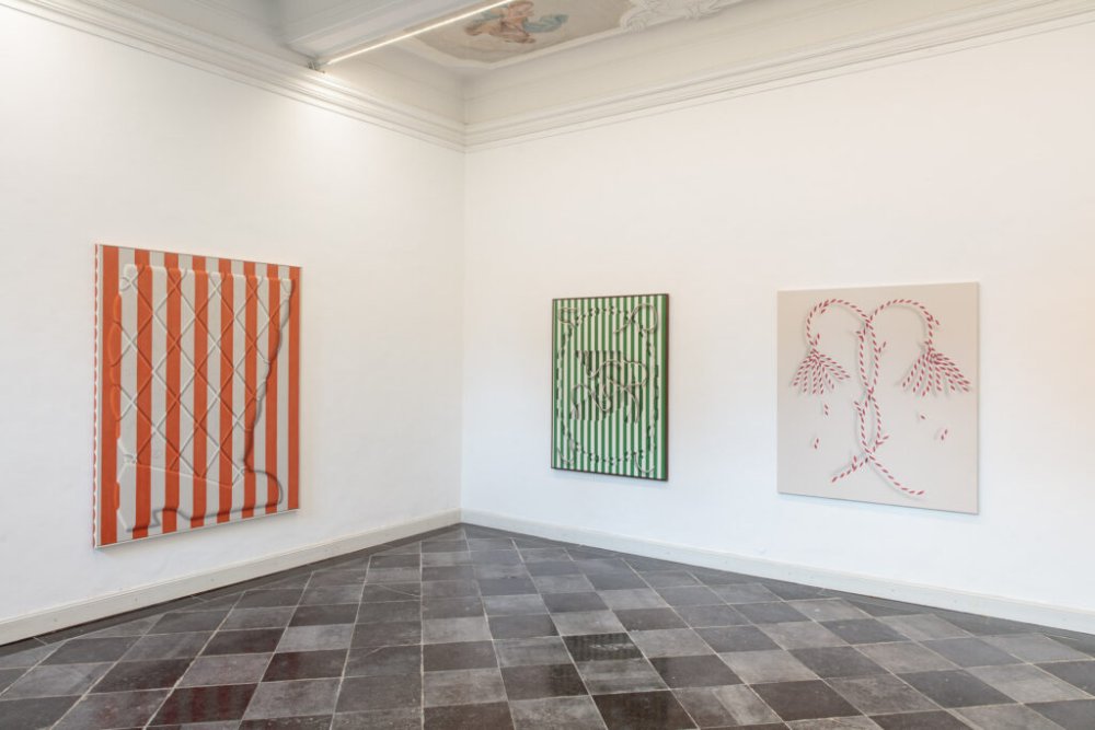 Very Contemporary, Home