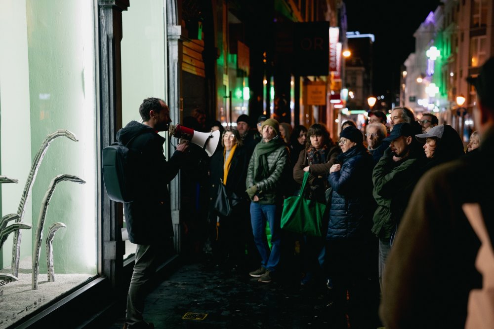 Very Contemporary, Home